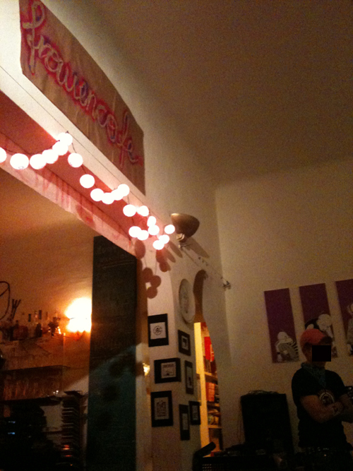 trouble x exhibition frauencafé vienna